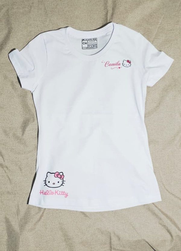Playera de generacion terminada, vista del frente con el detalle movido