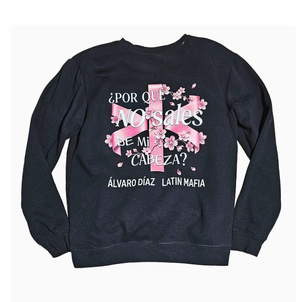 Sudadera negra personalizada con una frase y una cruz rosa estampadas al frente
